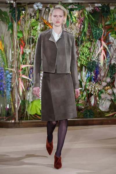 Look 11